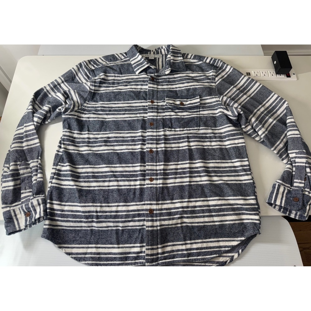 Old Navy Mens XL Regular Fit Flannel Shirt gray White Striped Long Sleeve Button